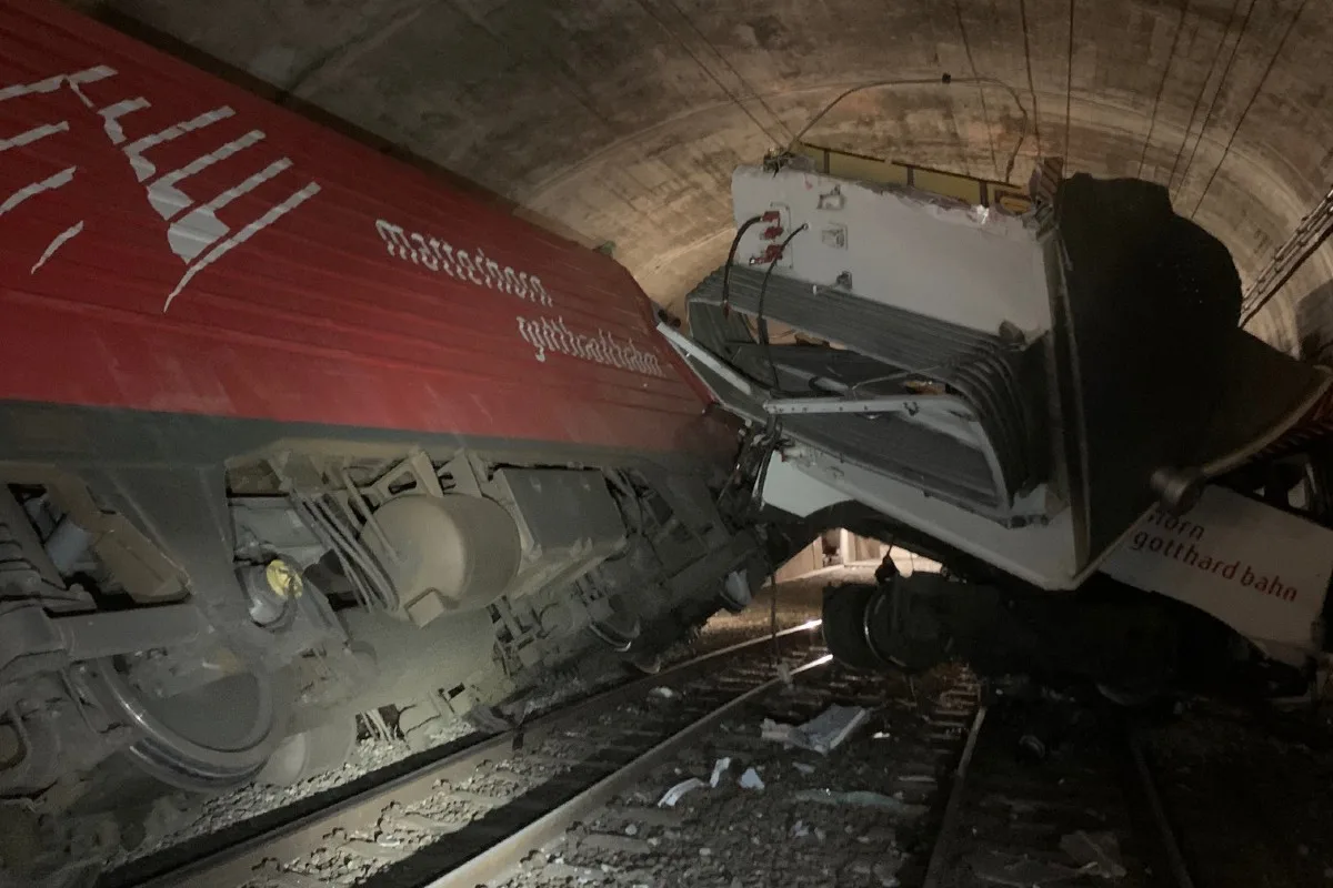 Oberwald VS - Kollision zweier Züge im Tunnel fordert elf Verletzte