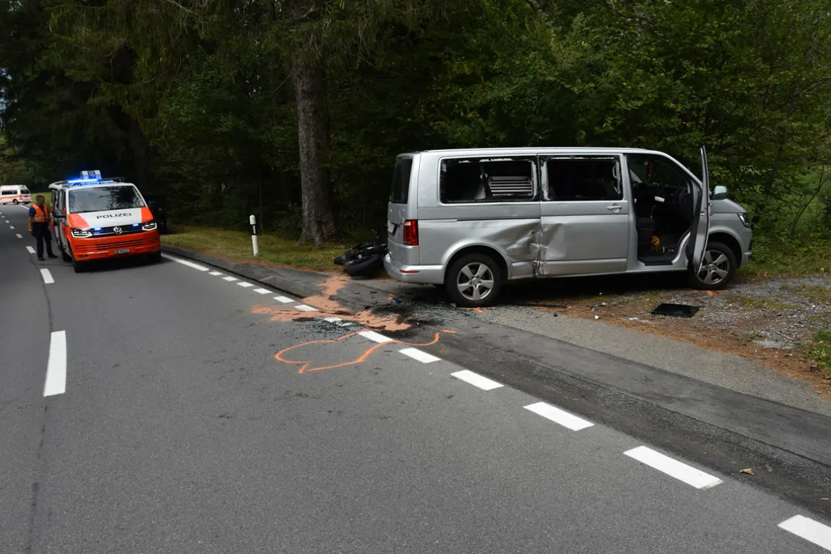 Fläsch GR - Kollision zwischen Auto und Motorrad