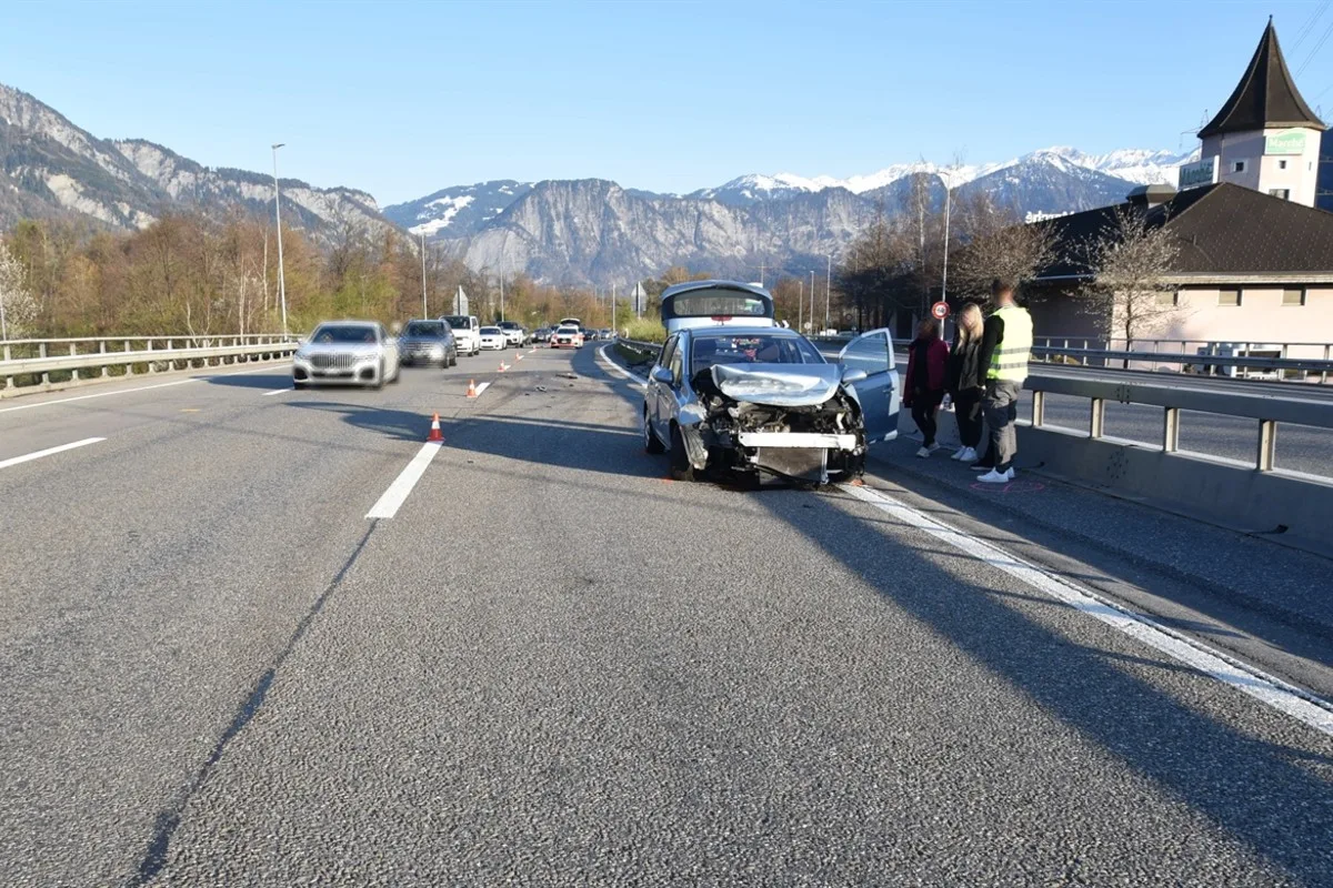 Fläsch GR - Unfall nach Ausweichmanöver auf  auf der Autobahn A13