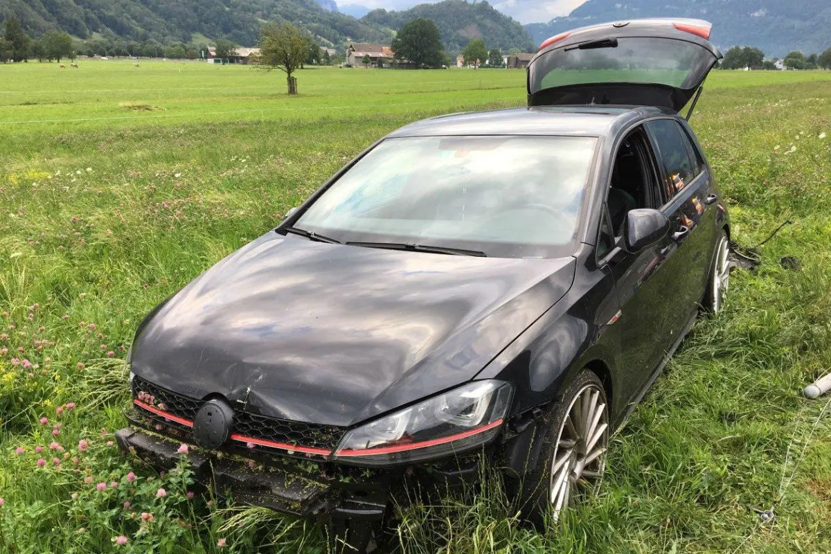 Niederurnen GL - 23-Jähriger baut Selbstunfall