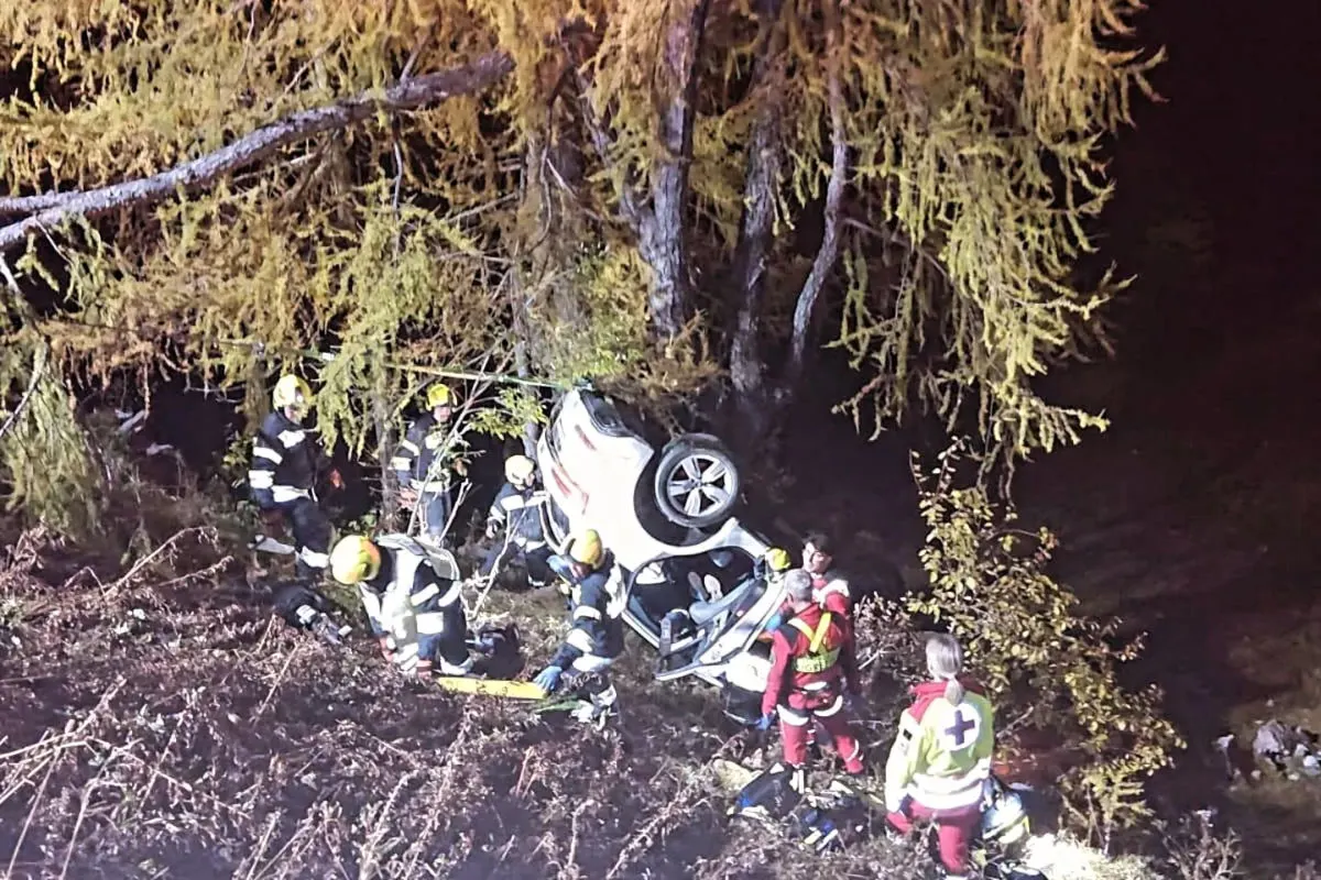 Bad Mitterndorf ST – Vier Verletzte bei Unfall mit Überschlag