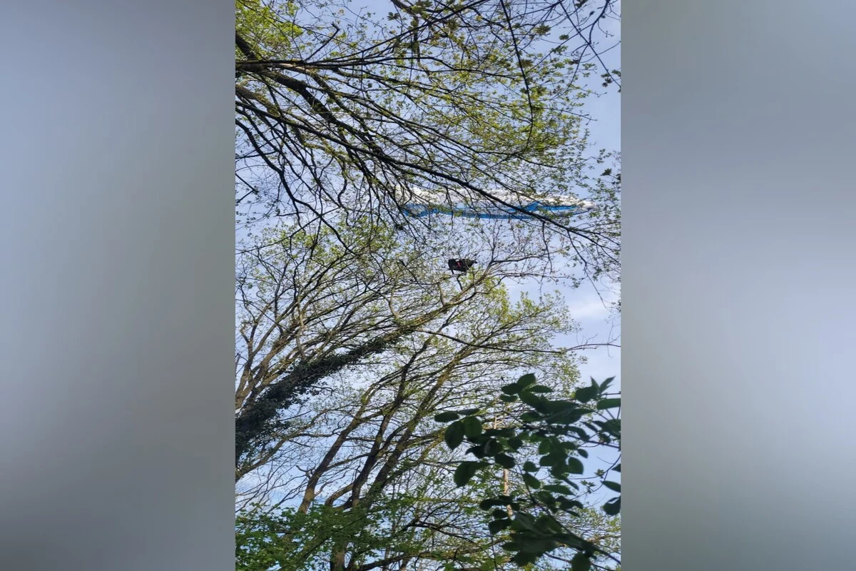 Gleitschirmflieger in Hennef aus unbekannten Gründen abgestürzt