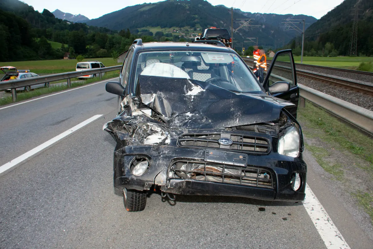 Schiers GR - Lenker verlässt Unfallstelle