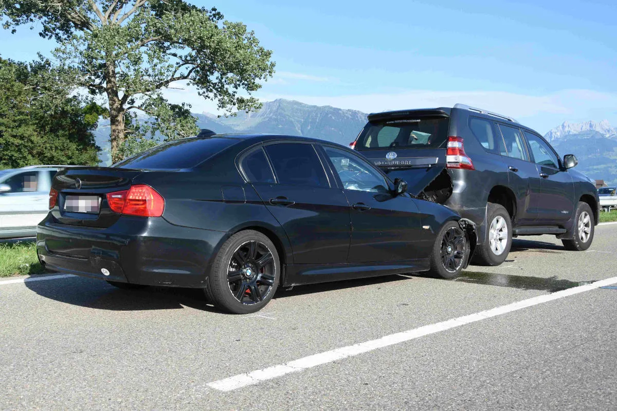 A53 Benken SG - Bei Auffahrkollision verletzt