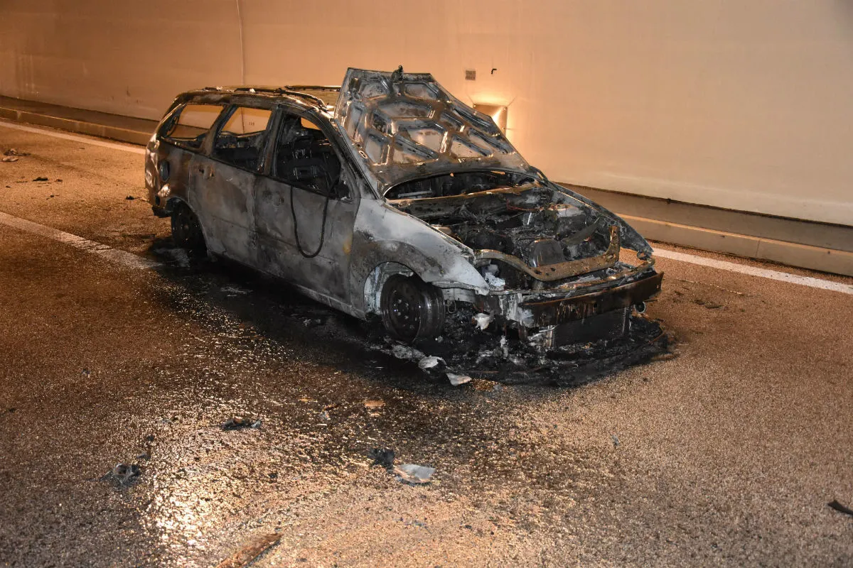 Hergiswil NW - Autobrand im Kirchenwaldtunnel