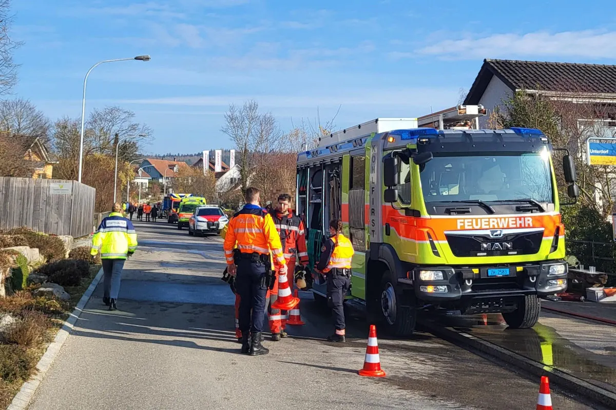 Uhwiesen ZH –  Brand in einem Mehrfamilienhaus