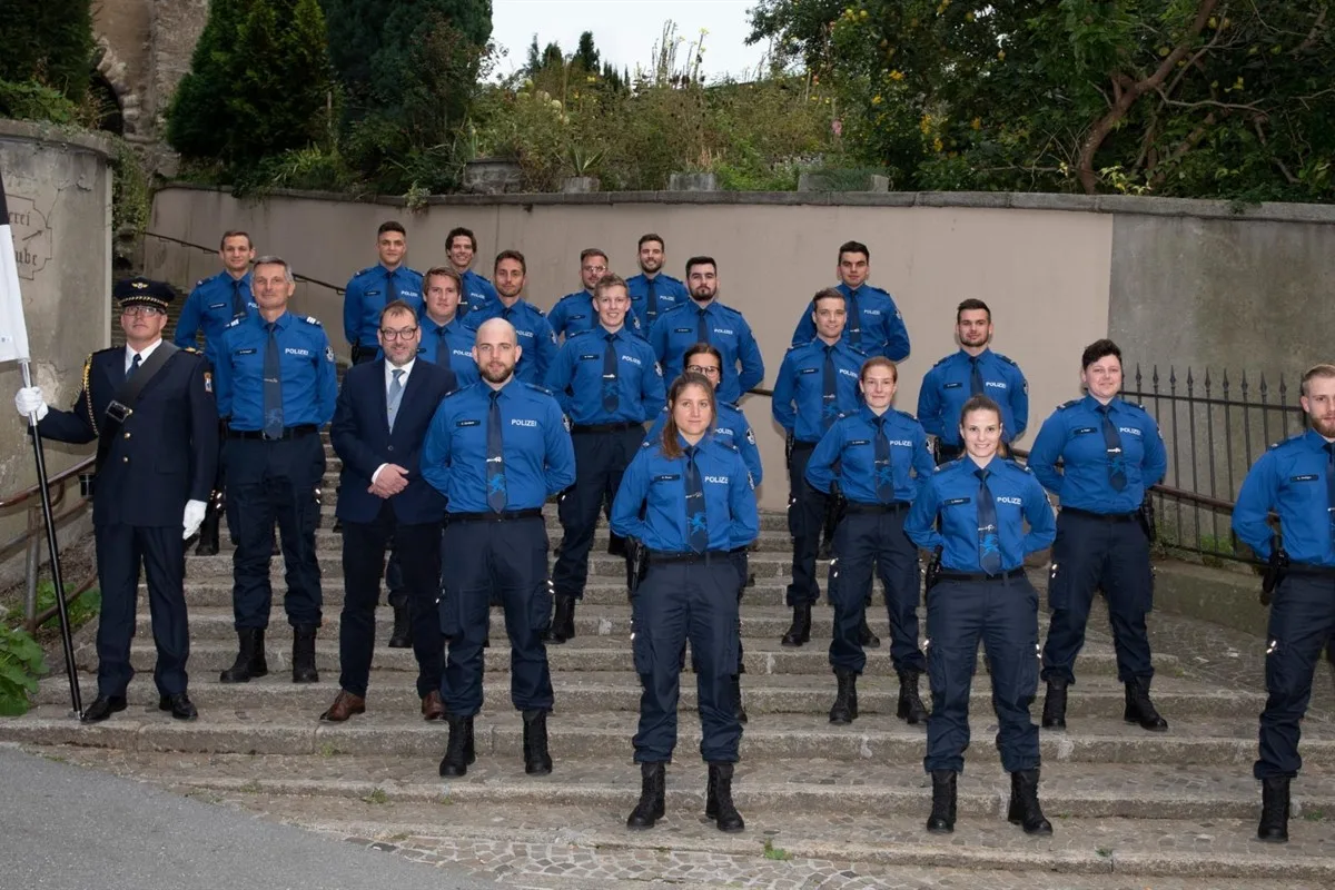 Chur GR - Das sind die neuen Polizistinnen und Polizisten der Kantonspolizei Graubünden