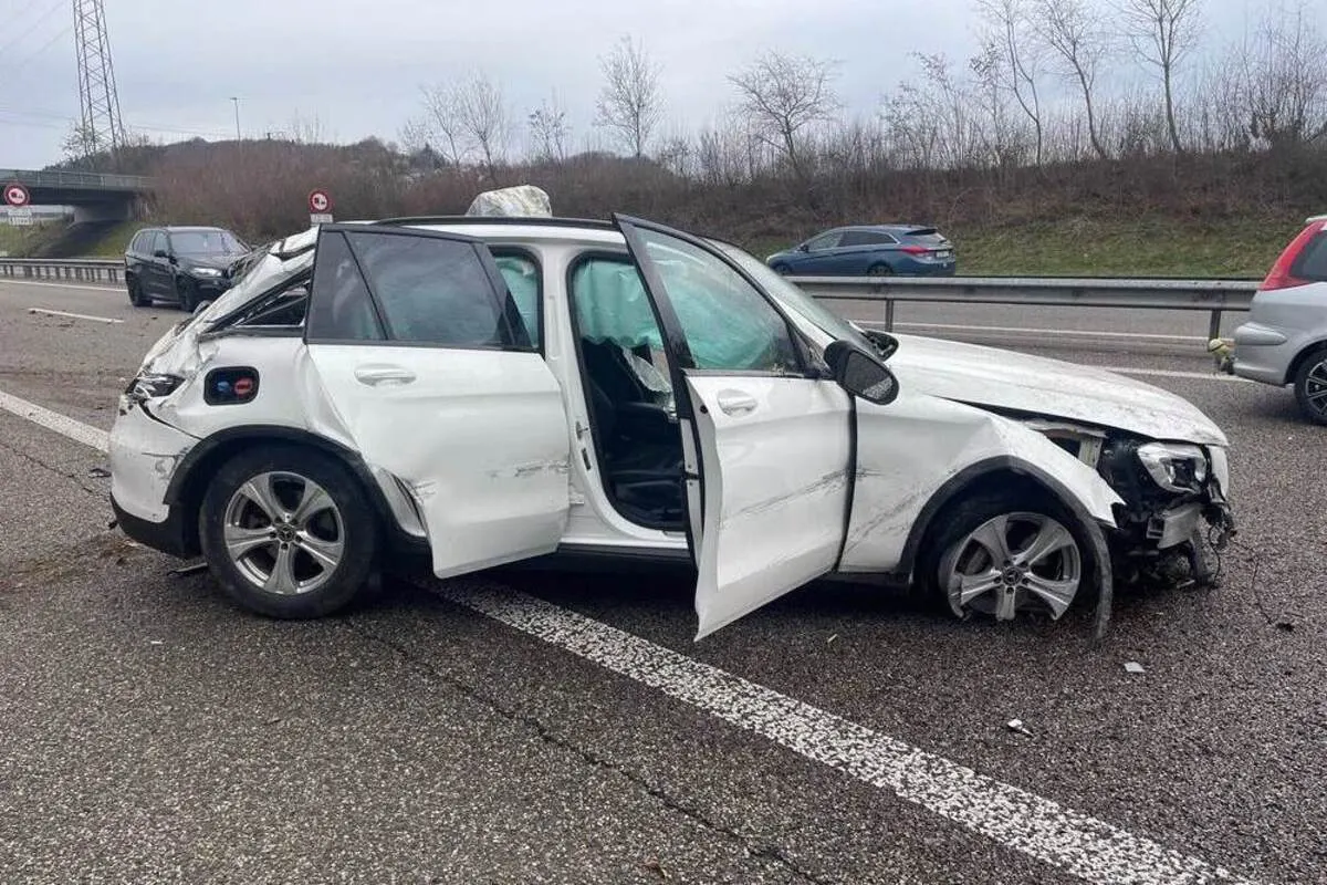 A1/Suhr AG - Bei Unfall überschlagen - Zwei Verletzte 
