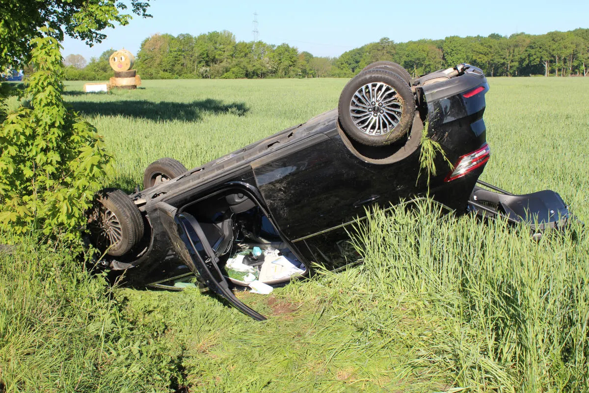 Hamm-Herringen – Ford landet auf dem Dach