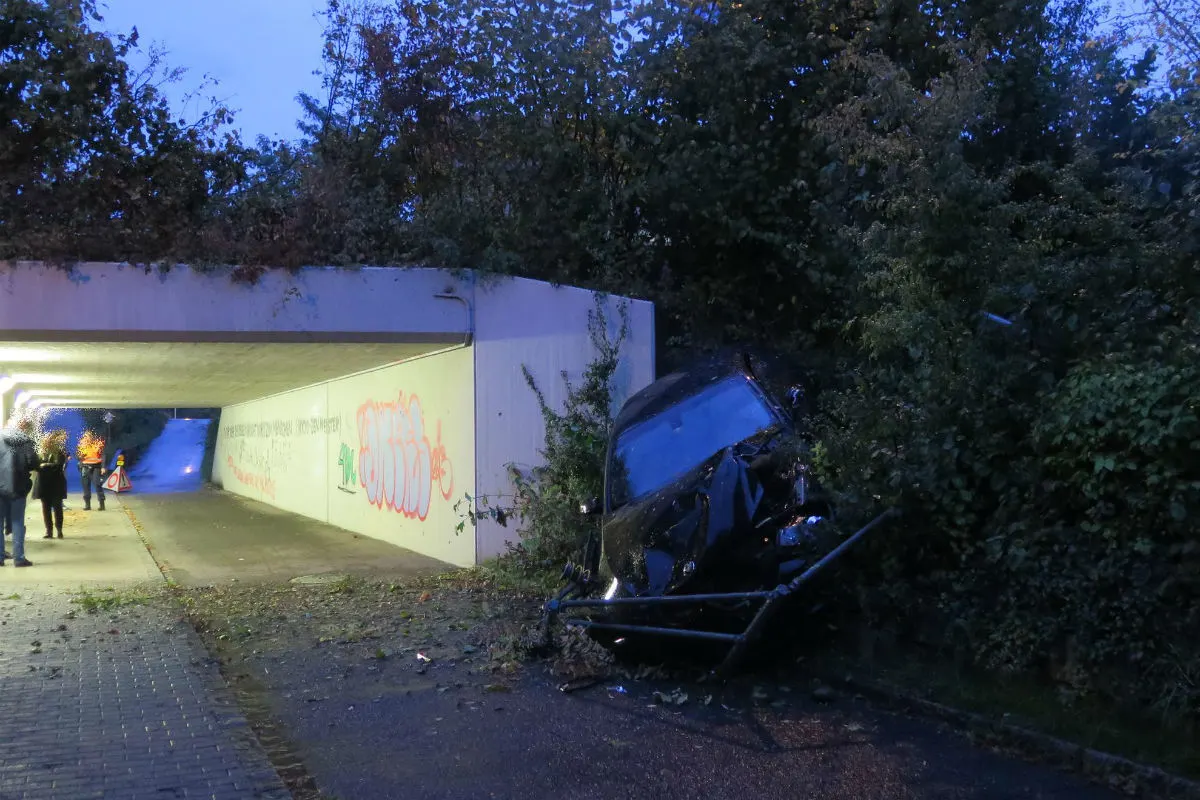 Unfall Pratteln BL - 18-Jähriger beschleunigt seinen BMW und verunglückt