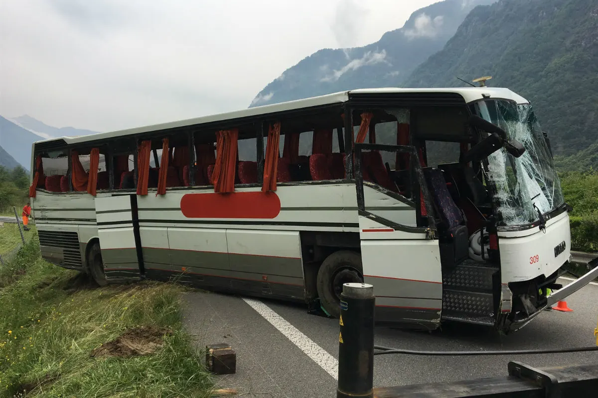 Lostallo GR - Carchauffeur eingenickt und verunfallt