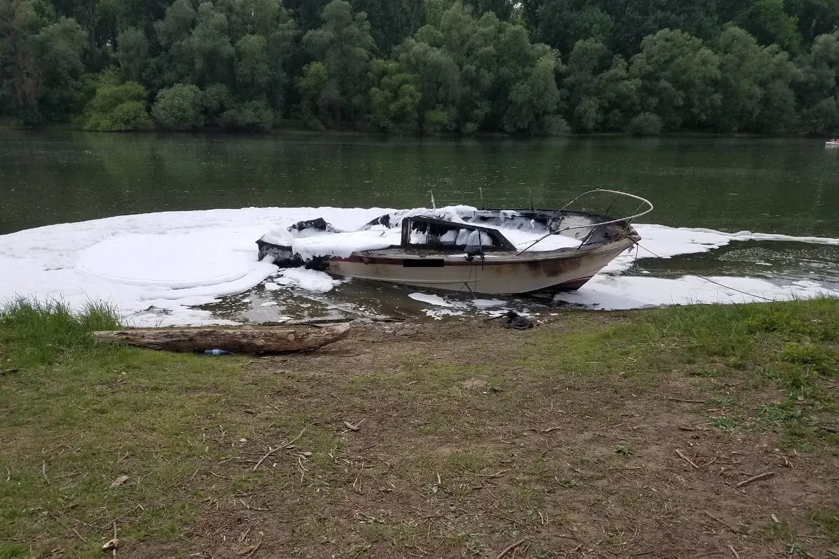 Lampertheim – Verpuffung auf Sportboot