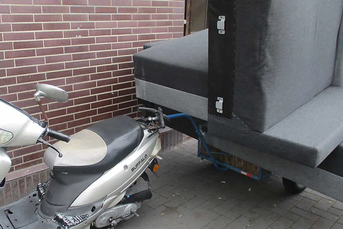 Bremerhaven - Motorroller ist kein Möbeltransporter