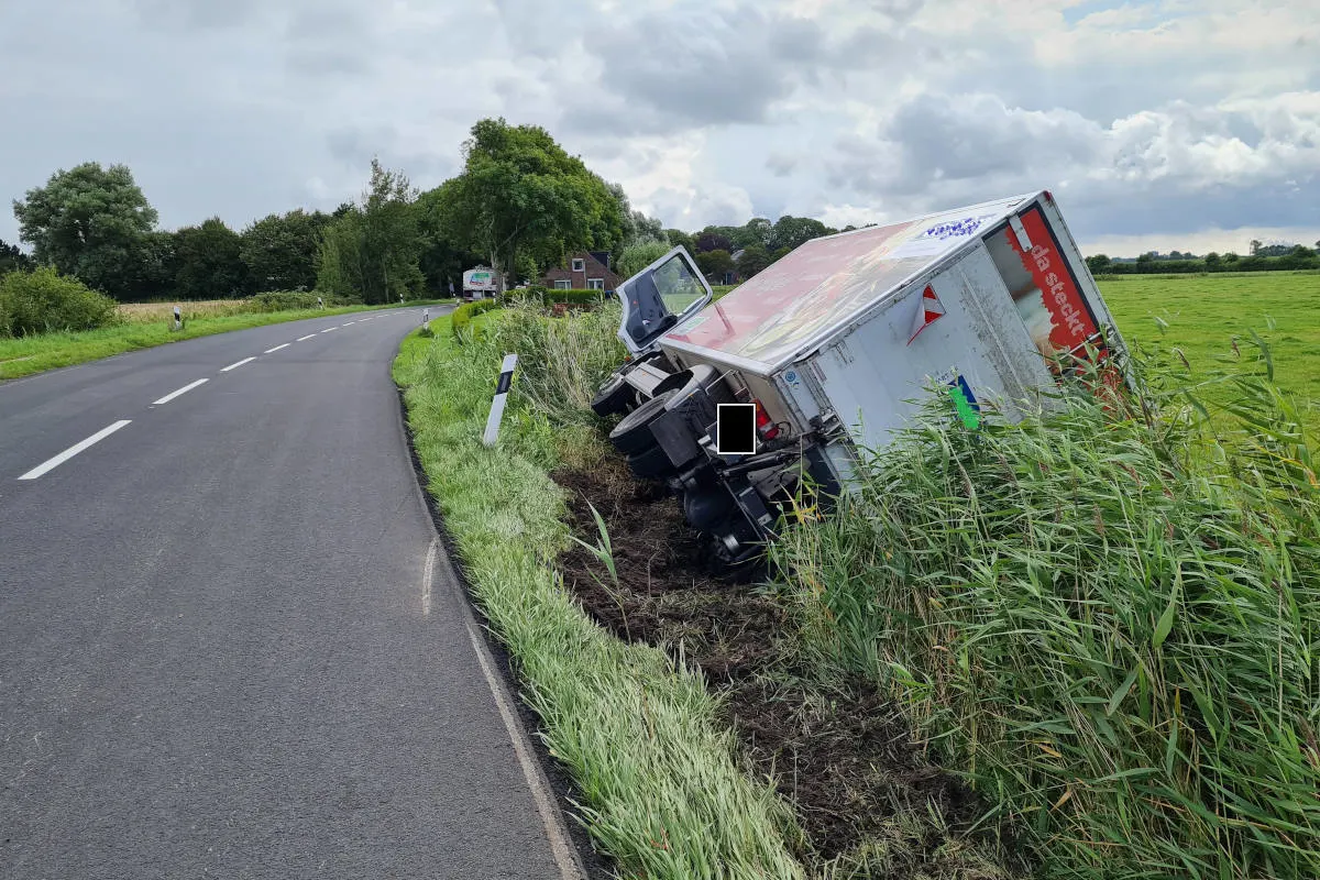 Wangerland – Verkehrsunfall mit umgestürzten Lkw