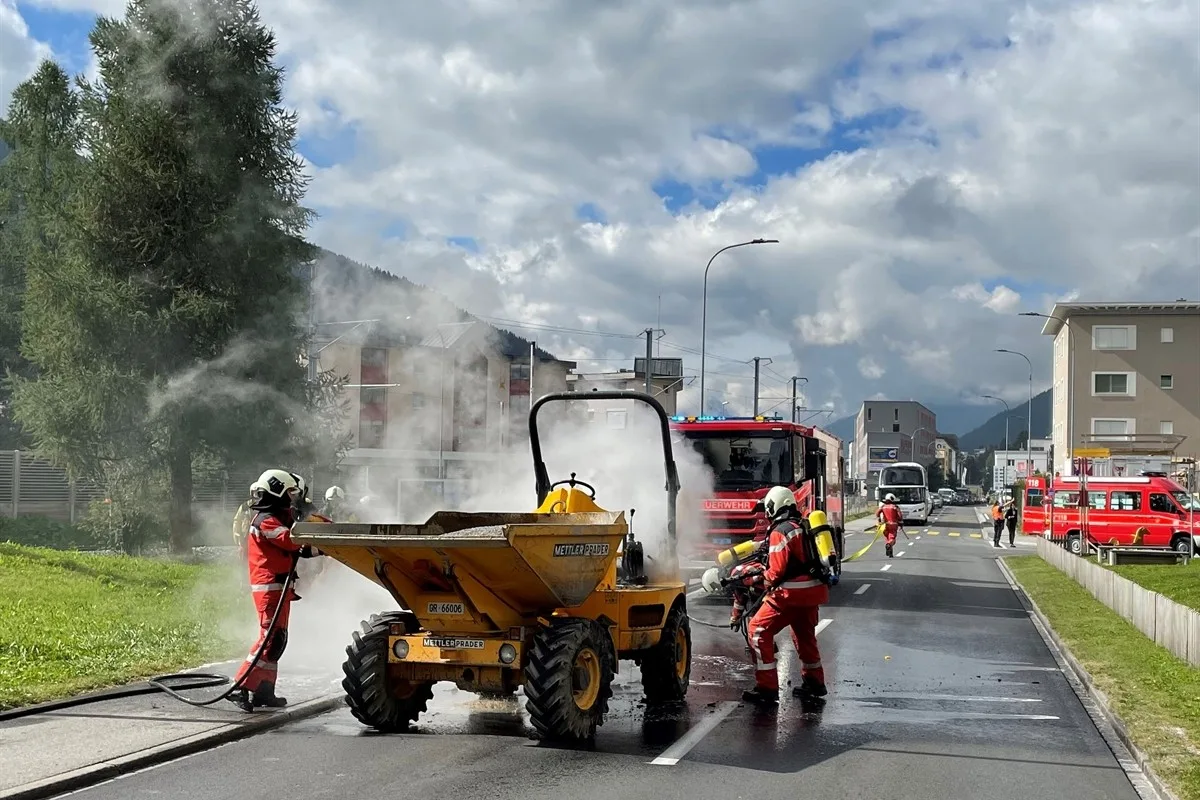 Davos Dorf GR - Dumper in Brand 
