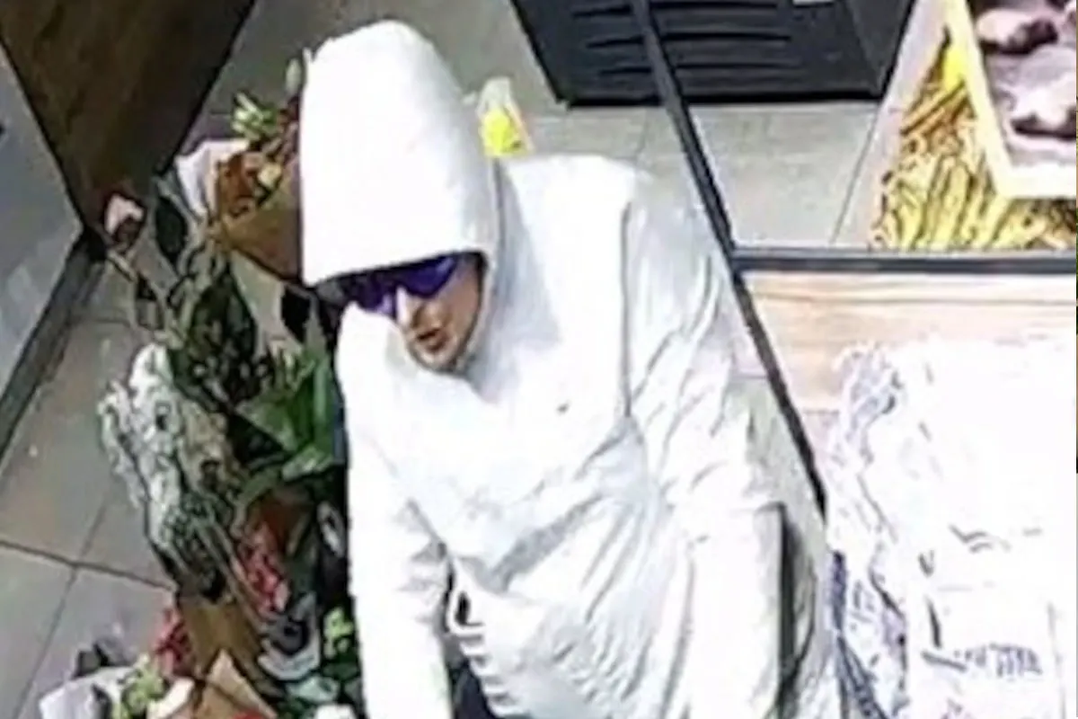 Raubüberfall in Wien – Mann bedroht Kunden mit Messer