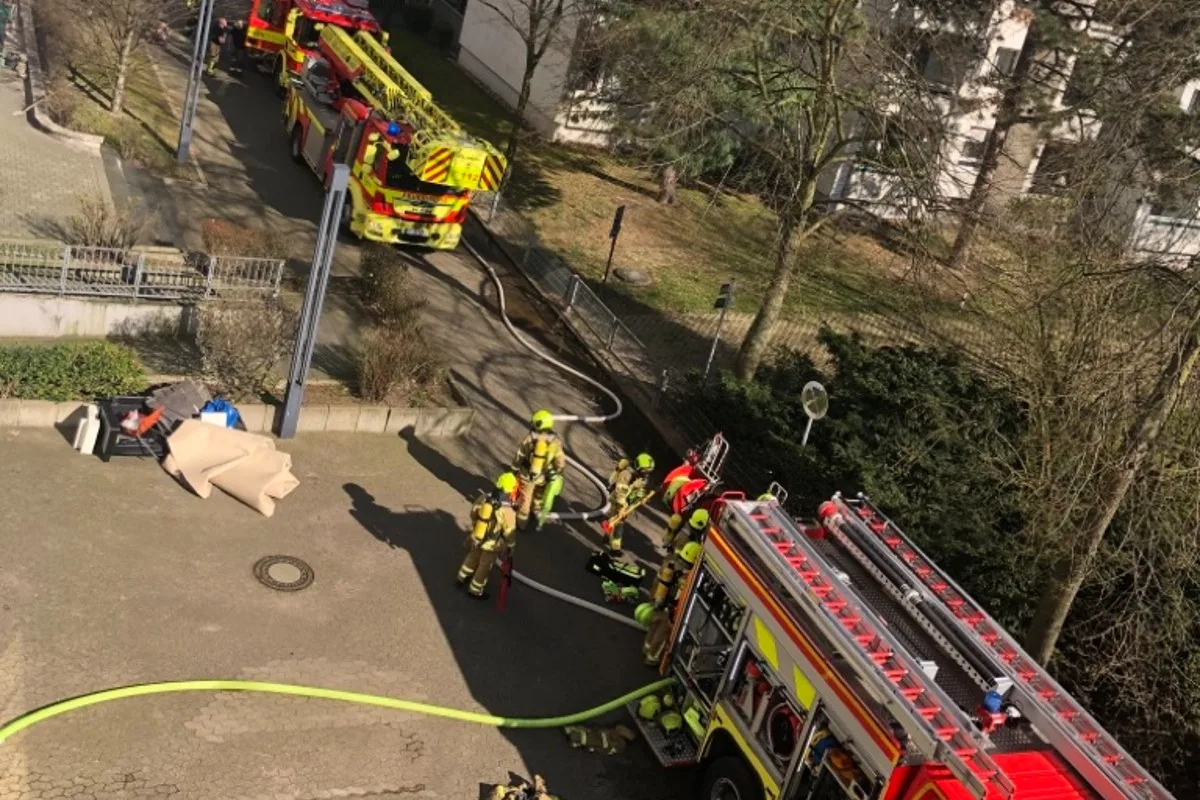 Ratingen - Balkonbrand im Hochhaus