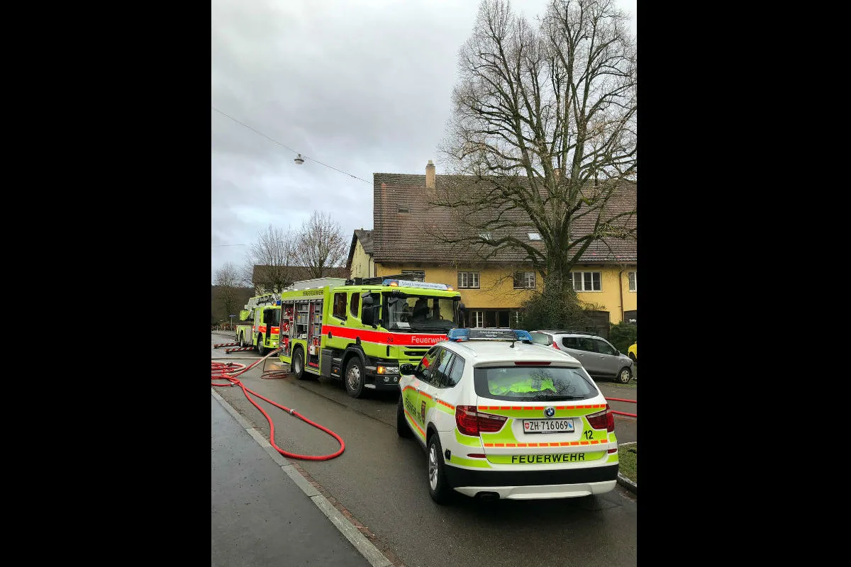 Winterthur ZH - Verletzte bei Brand in Mehrfamilienhaus