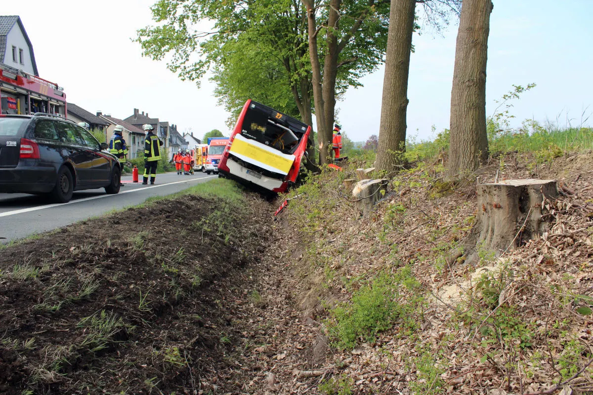 Fröndenberg – Drei Schwerverletzte bei Verkehrsunfall eines Linienbusses