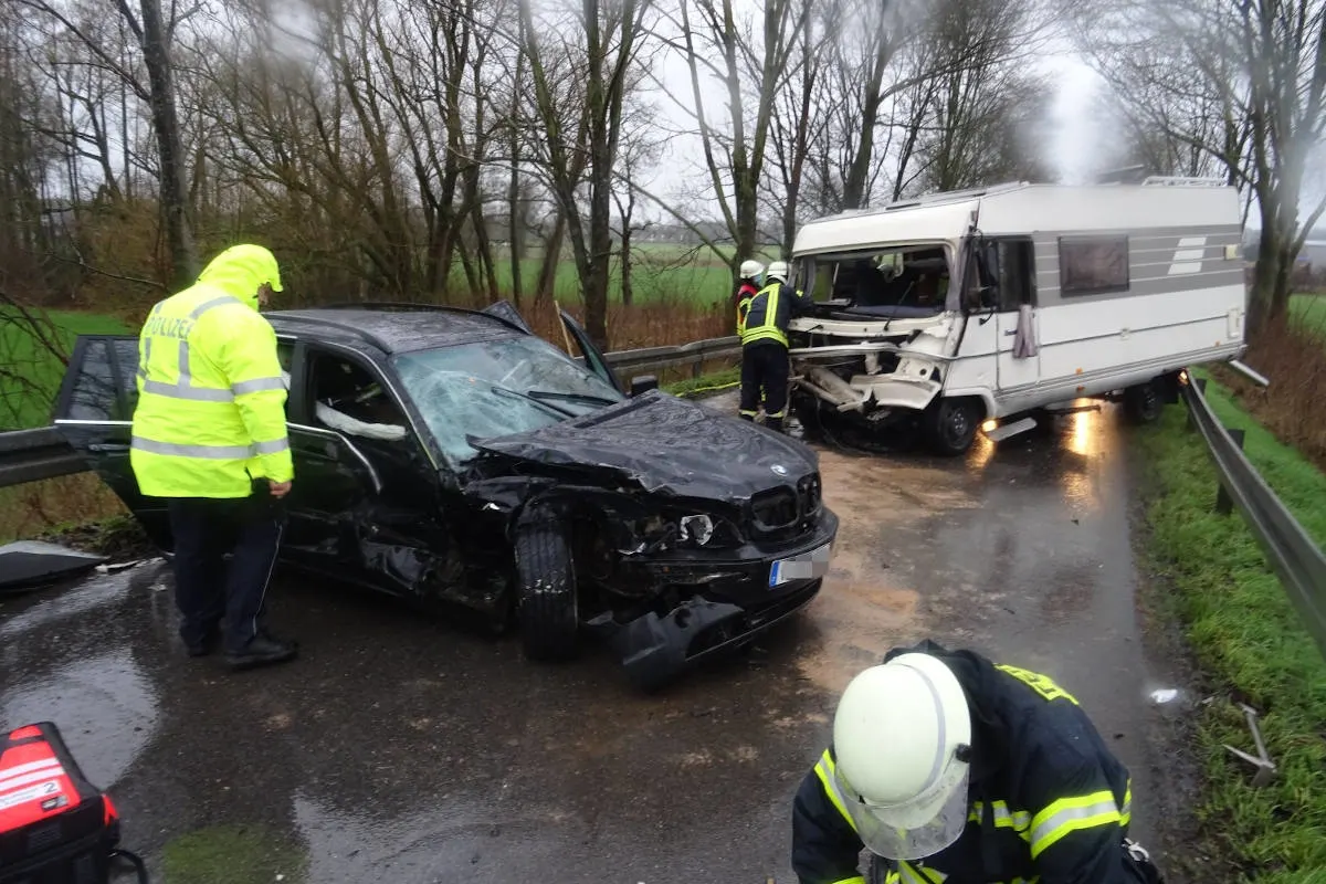 Sonsbeck – Verkehrsunfall zwischen Wohnmobil und PKW