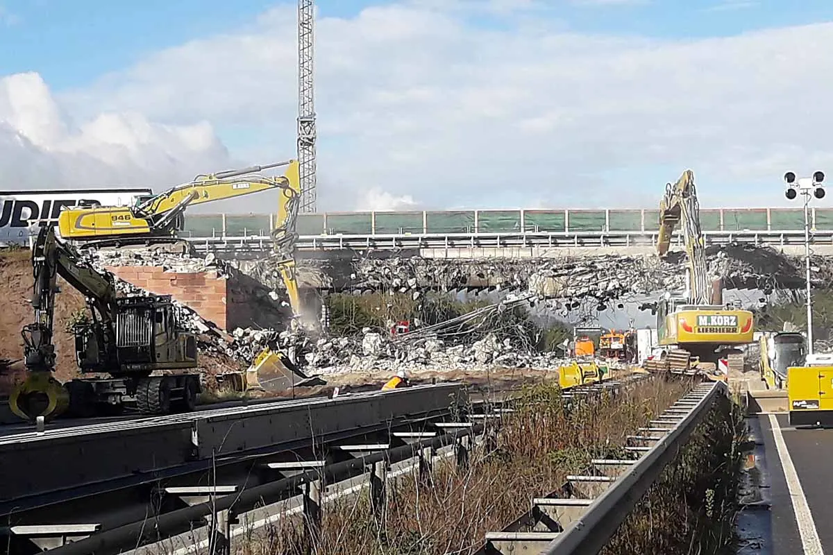 Kaiserslautern - Autobahnvollsperrung sorgt für Staus und Behinderungen