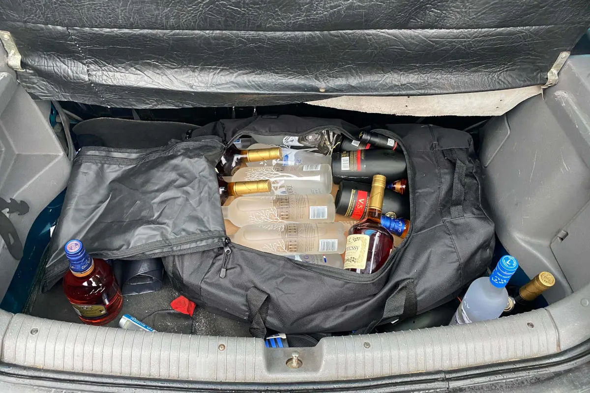 Steinhausen ZG – 37 Flaschen unbezahlte Spirituosen im Gepäck