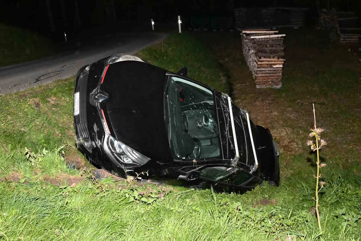 Unfall in Ganterschwil SG - Fahrunfähig in einer Böschung gelandet