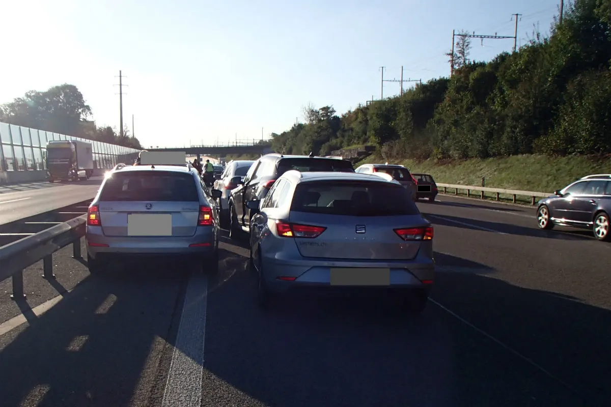 A1/Spreitenbach AG - Hoher Sachschaden nach Auffahrkollisionen