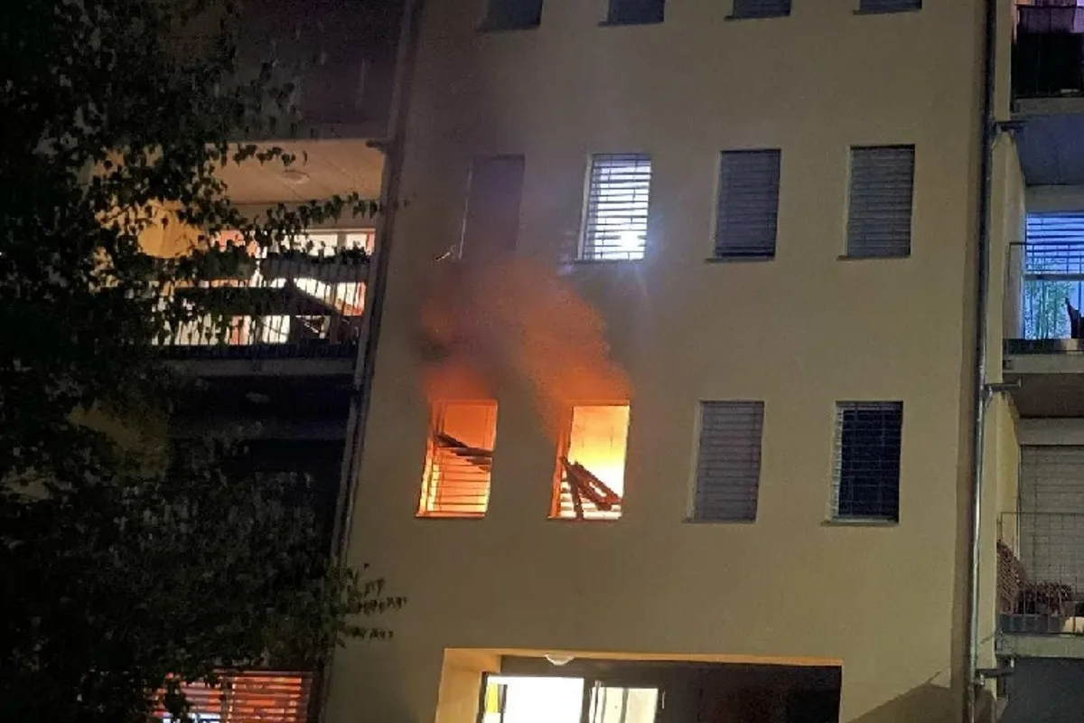 Bulle FR - Wohnhaus gerät in Brand