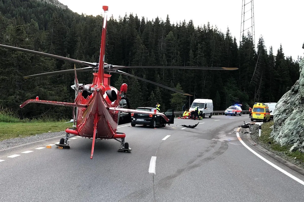 Heftiger Unfall in Bivio GR – Zwei Verletzte bei seitlich-frontaler Kollision