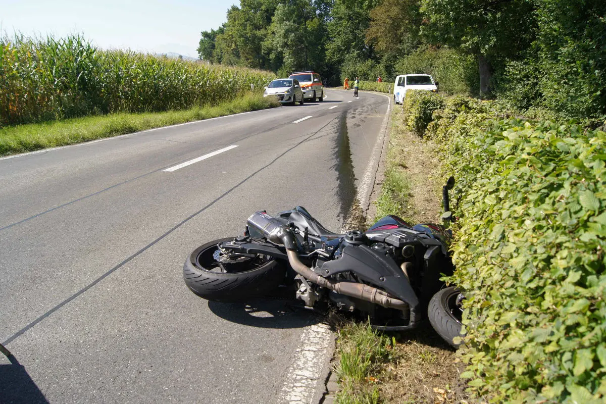 Baar ZG - Unterschiedliche Aussagen nach Verkehrsunfall - Zeugenaufruf