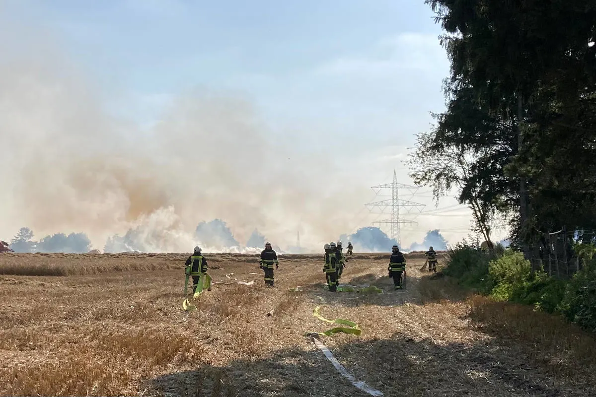 Hattingen – Großbrand auf Feld drohte auf Siedlung überzugreifen