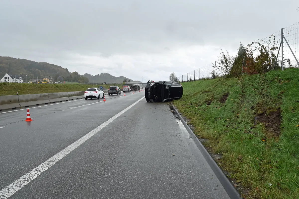 Dagmersellen LU – Auto kippt bei Unfall 