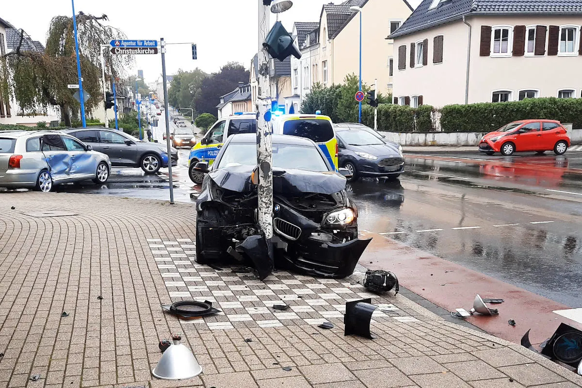 Velbert – Zwei Schwerverletzte bei Verkehrsunfall