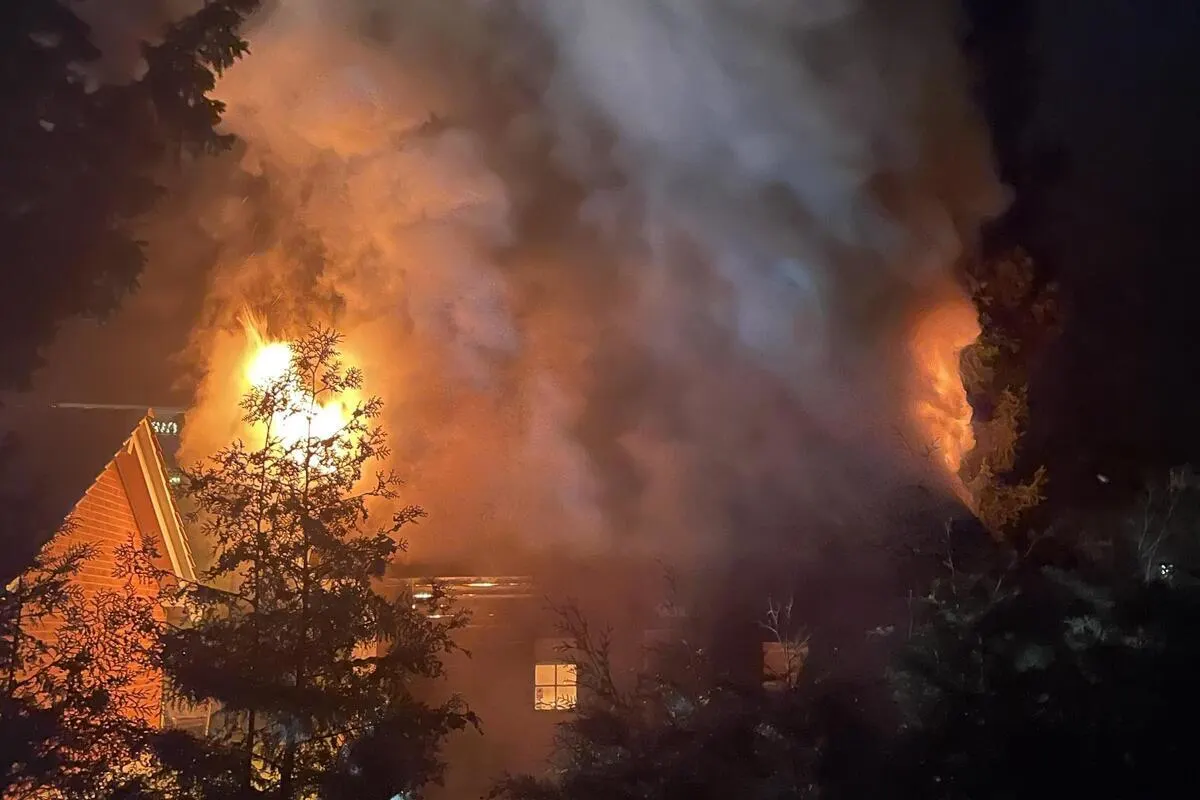 Rikon im Tösstal ZH - Hoher Sachschaden nach Brand eines kleinen Chalets
