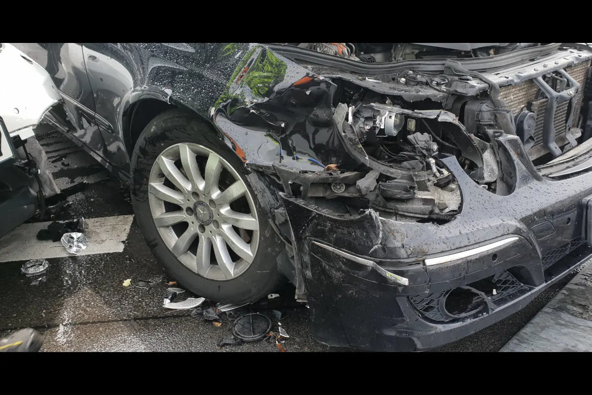 Haan – Rotlicht übersehen und Unfall gebaut