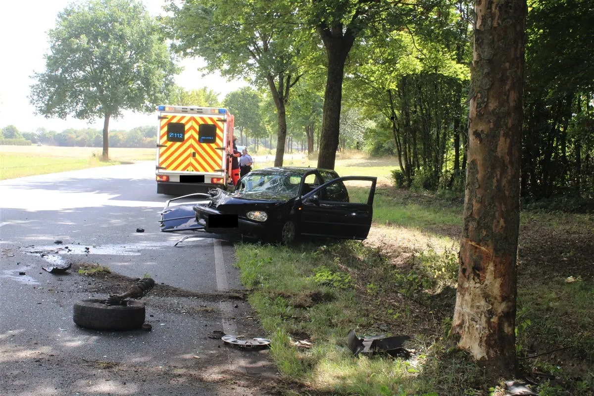 Minden – Betrunkener Autofahrer prallt gegen Baum
