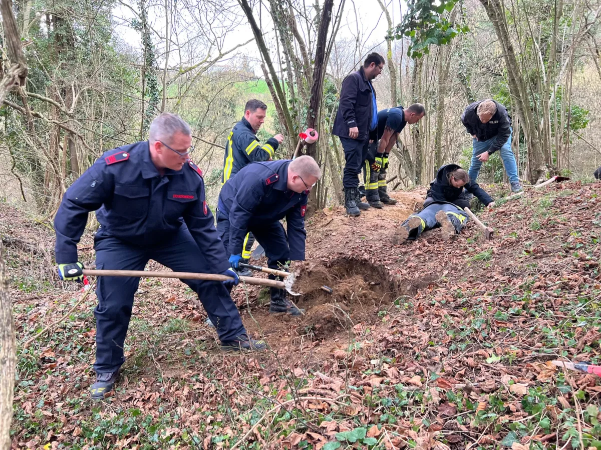 Bonn-Lannesdorf – Hund im Fuchsbau – Aufwändige Rettung dauert rund 4 Stunden