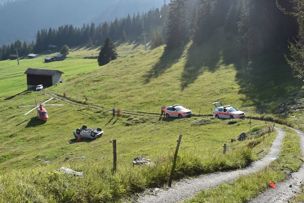 Flims GR -  Bei Selbstunfall stirbt der Beifahrer