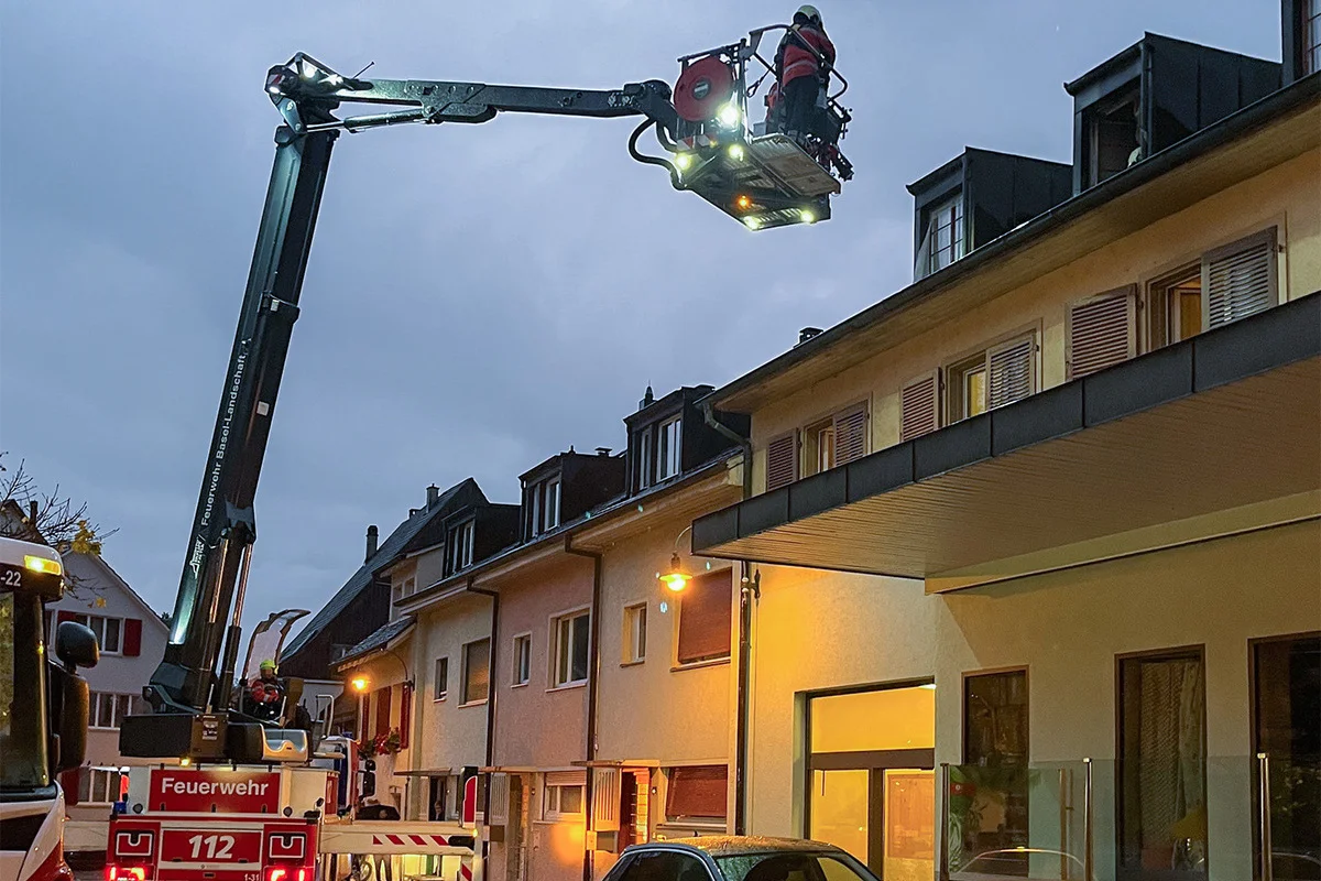 Laufen BL – Feuerwehr löscht Wohnungsbrand