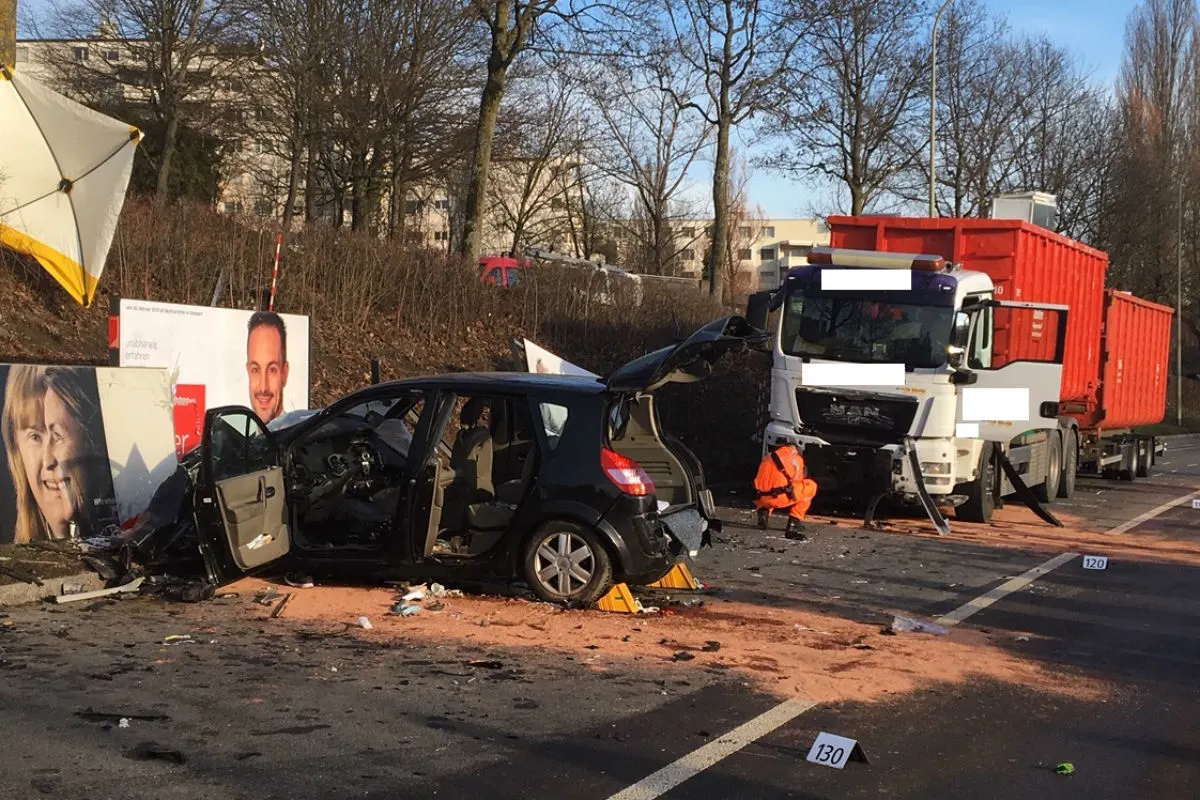 Adlikon bei Regensdorf ZH - Eine Tote bei Frontalcrash