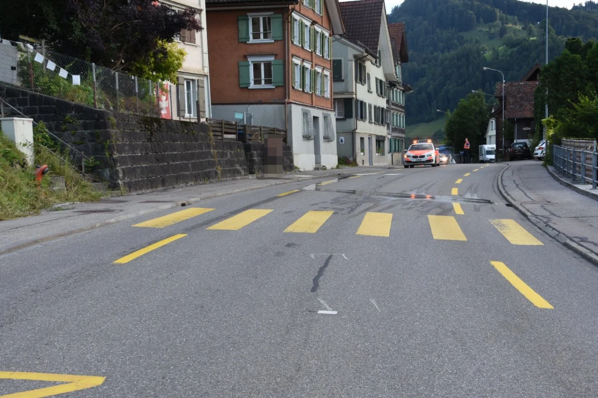 Unfall in Lichtensteig SG  - Rollerfahrer musste von der Rega geborgen werden