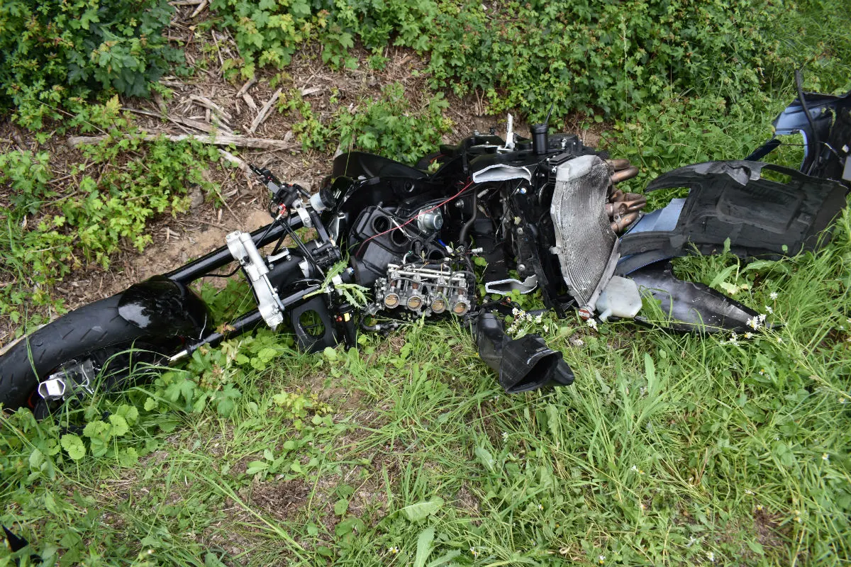 Kradfahrer bei Crash mit Auto schwer verletzt