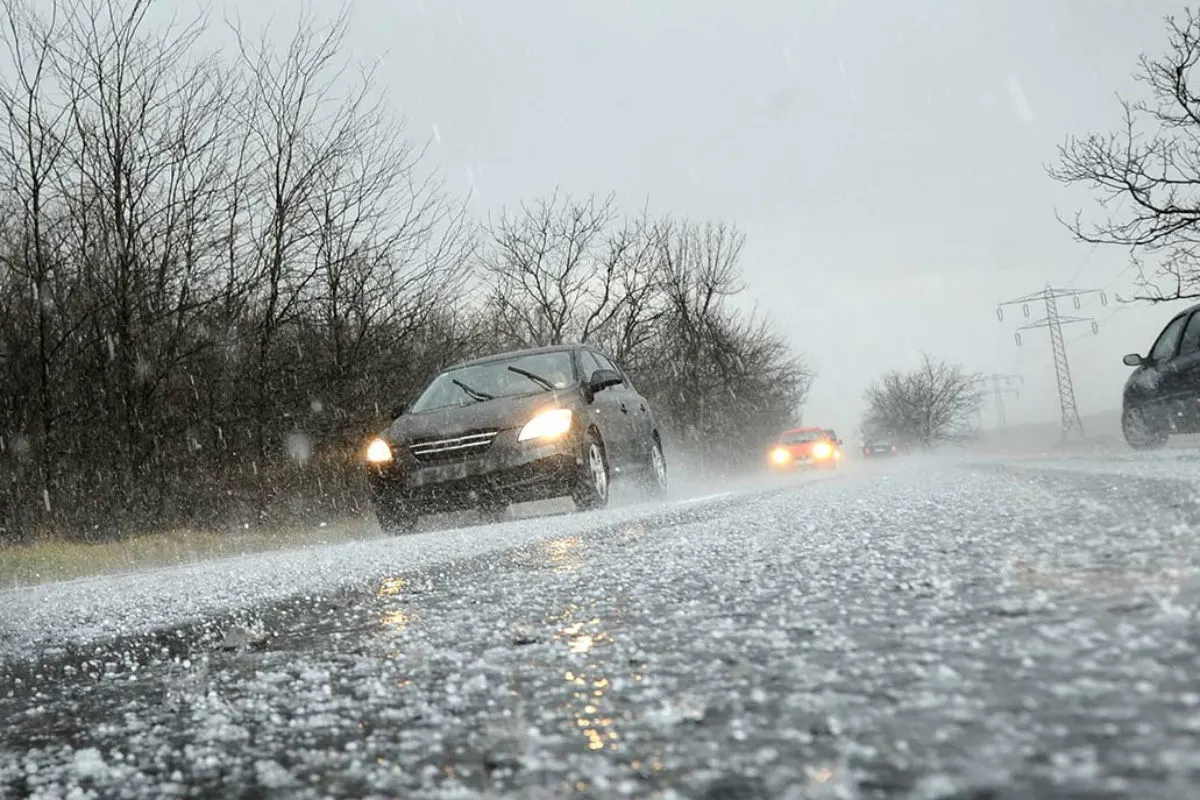 Unwetterwarnung - Heftige Gewitter mit Sturmböen und Hagel überqueren gegen Abend das Land!