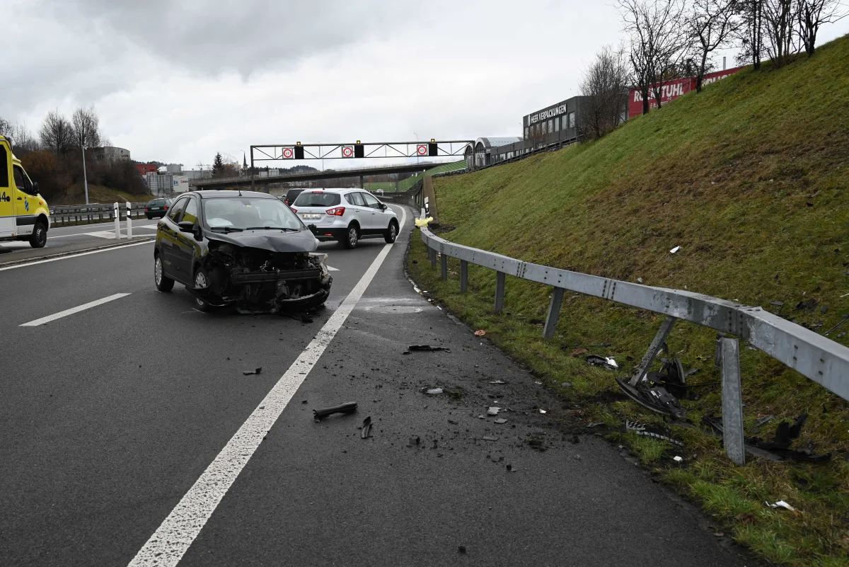 A1 St. Gallen – 12-jährige Mitfahrerin bei Unfall verletzt