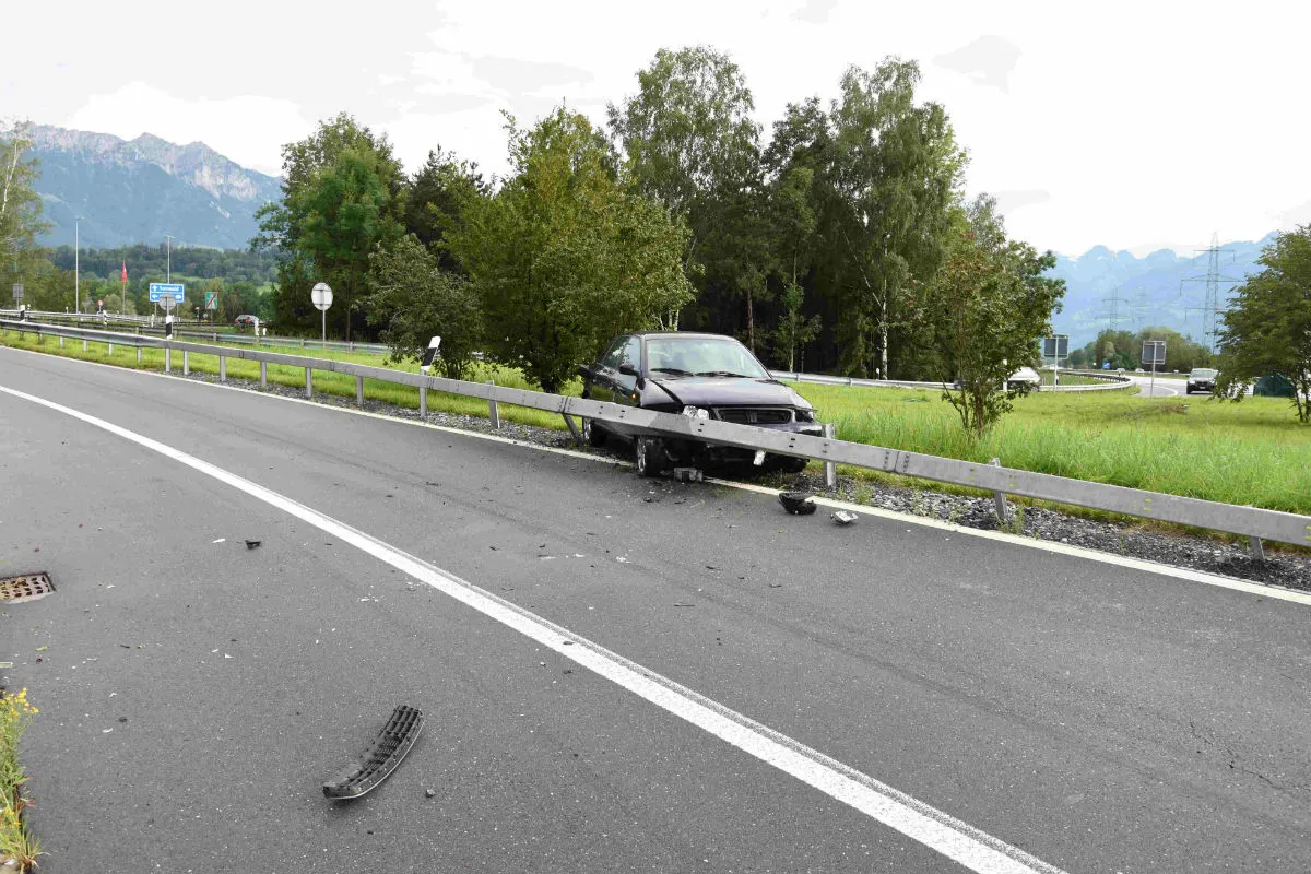 Sennwald SG - 19-Jährige verliert Kontrolle über Auto!