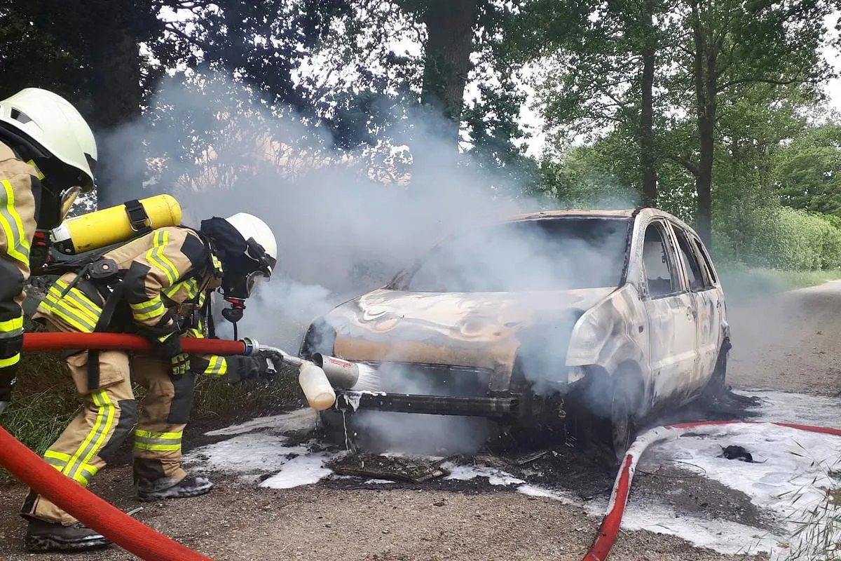 Rheurdt – PKW-Brand auf Waldweg