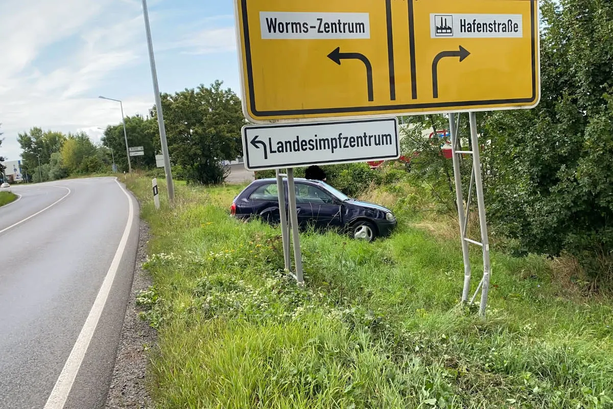 Worms – Verkehrsunfallflucht auf der B9