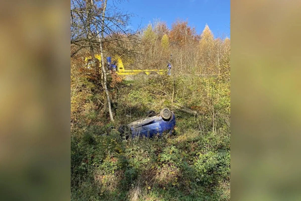 Gansingen AG – Verlassenes Auto auf Dach liegend gefunden
