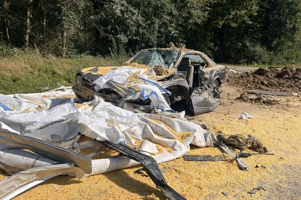 Eiken AG - Lastwagenfahrer kommt bei schwerem Unfall ums Leben